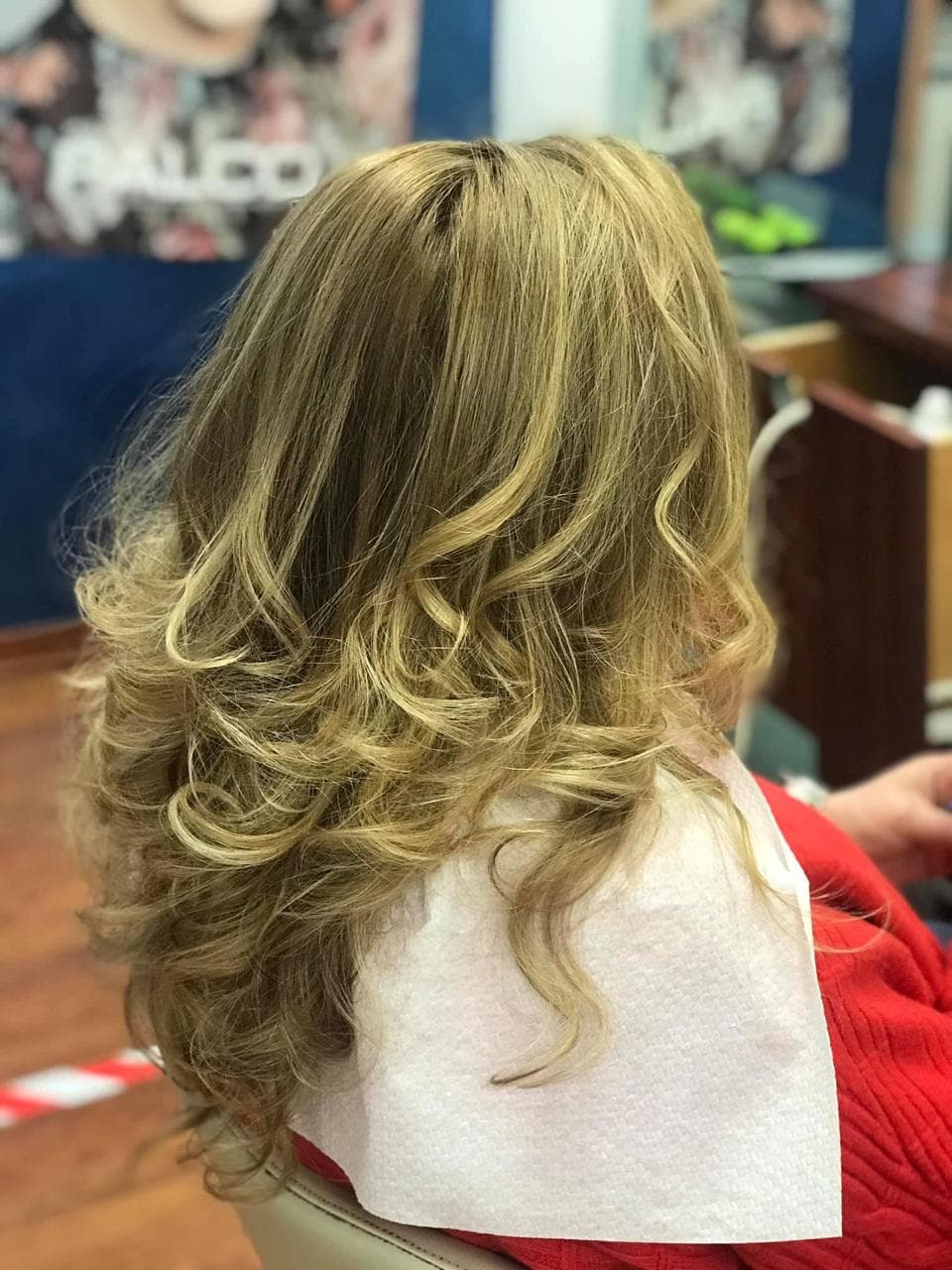 Capelli castani con riflessi luminosi